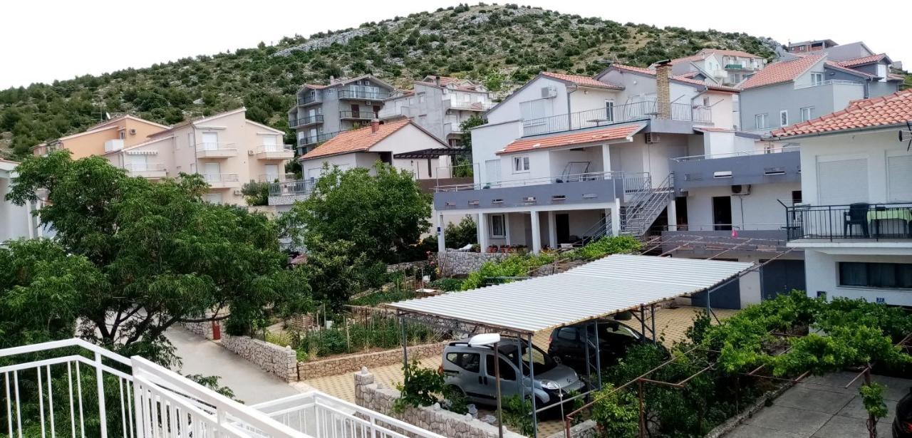 Apartments Bilo Near Примоштен Экстерьер фото