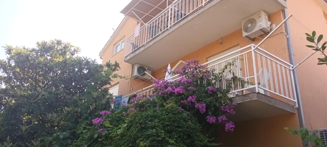 Apartments Bilo Near Примоштен Экстерьер фото